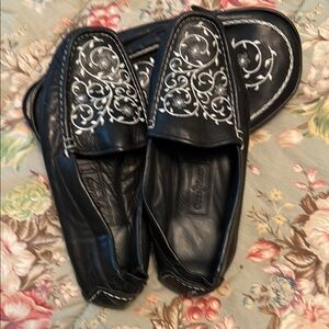 Cole Haan Elegant Black Loafers with Travel Case